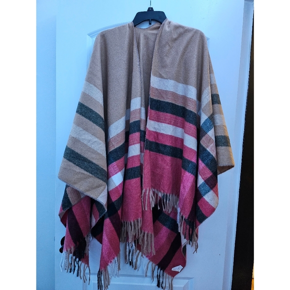 Francesca's Lightweight poncho cardigan - Picture 1 of 4